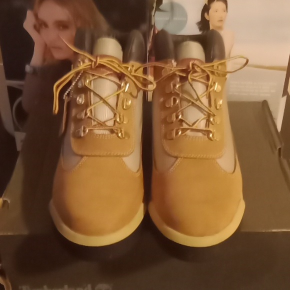 Timberland chucka.  [PRE-LOVED] - Picture 8 of 10